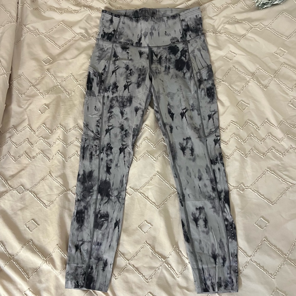 Lululemon fast and free 25 inch black and grey tie dye leggings